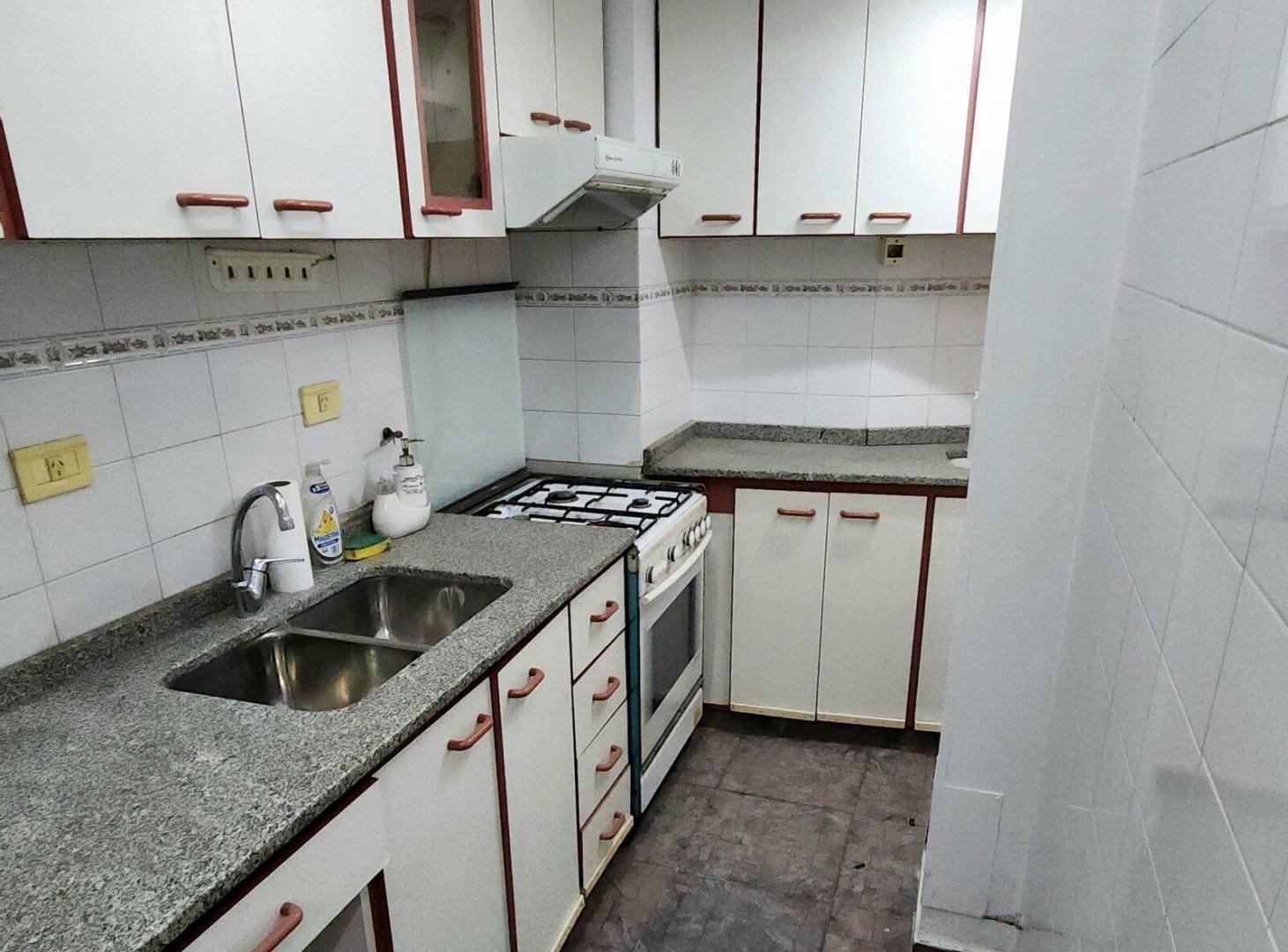 Foto de DEPARTAMENTO PLANTA BAJA . FRENTE . AMPLIO . PATIO PROPIO, imagen 3