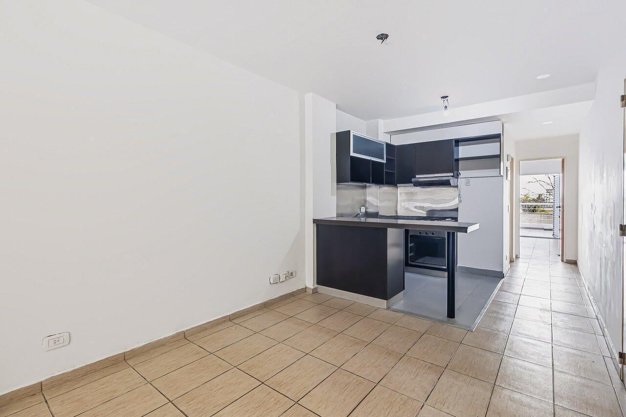 Foto de Venta Semipiso 2 Ambientes. Balcón Aterrazado y Patio. Frente. APTO, imagen 2