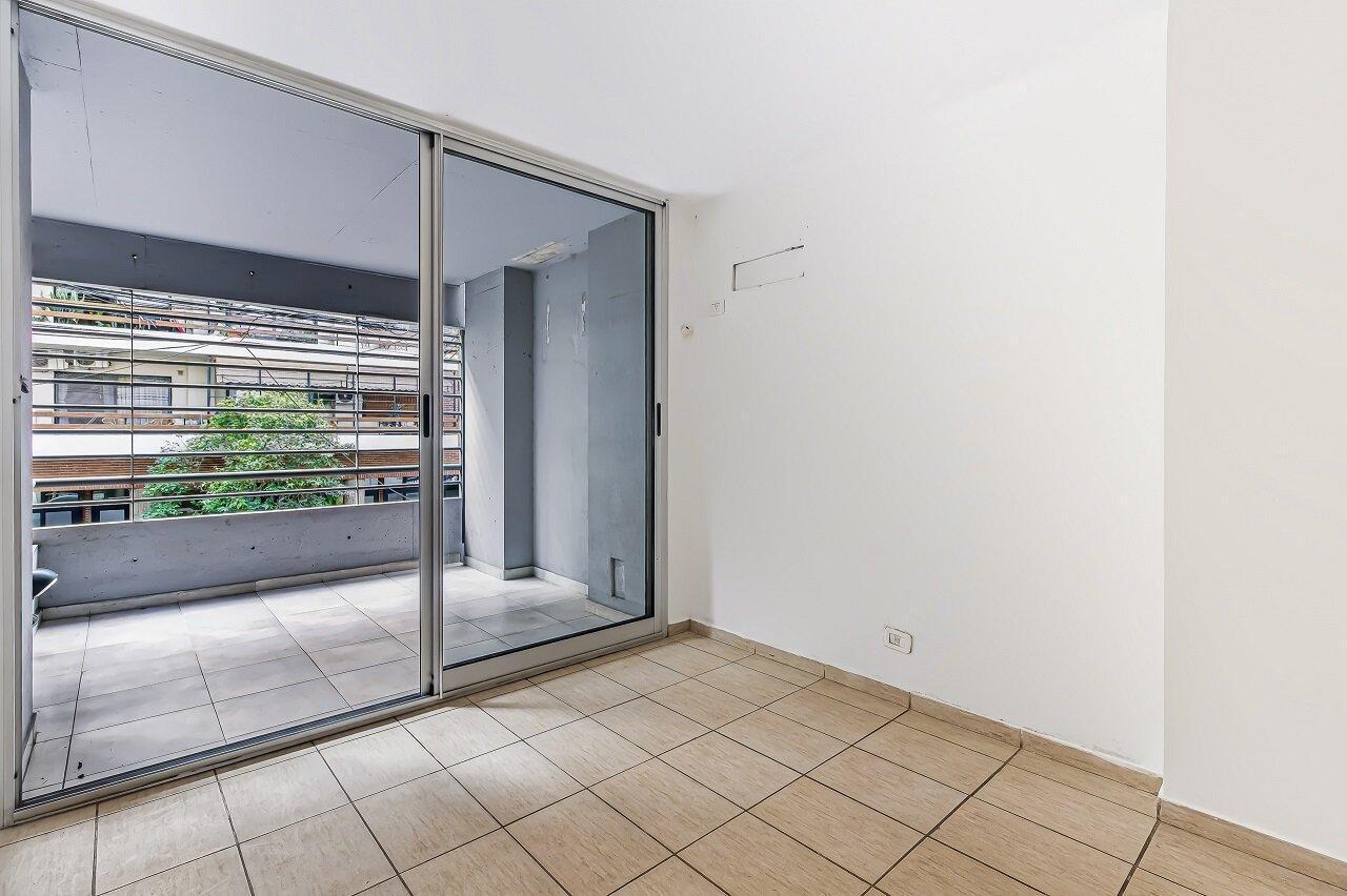 Foto de Venta Semipiso 2 Ambientes. Balcón Aterrazado y Patio. Frente. APTO, imagen 1