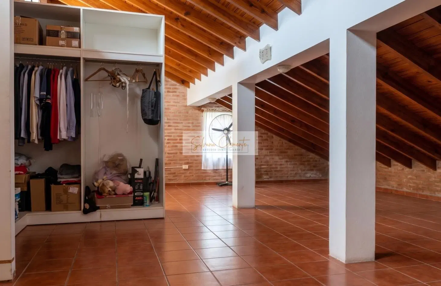 Hermosa casa 4 ambientes sobre doble lote con parque, quincho y parrilla 4