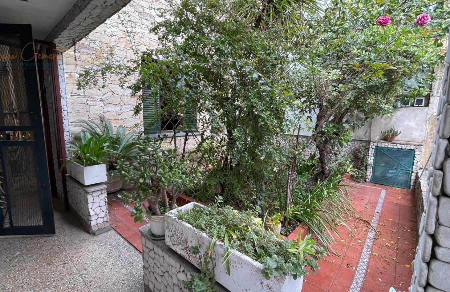 Foto de Casa en Lote Propio con 2 Viviendas y Potencial para 3 PH, imagen 1