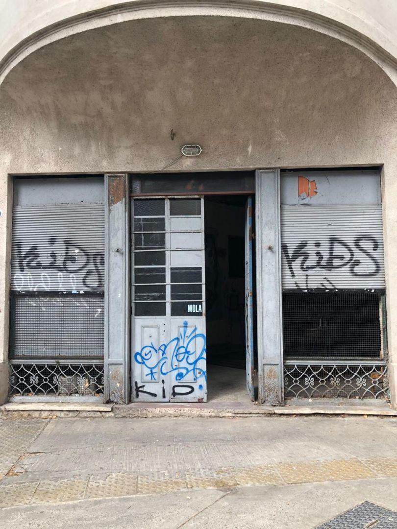 Local . | CARLOS CALVO al 1500