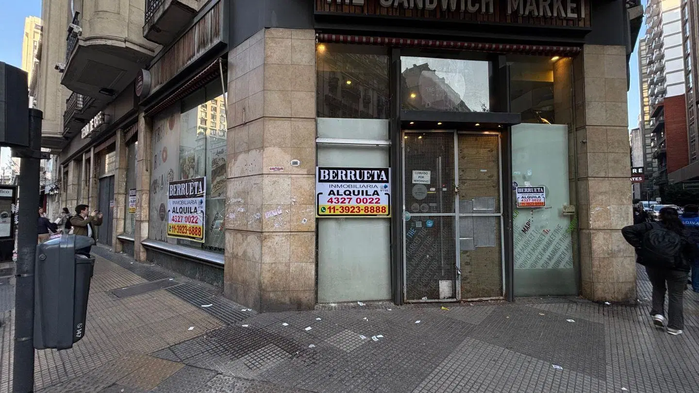 Local . | AV CORDOBA al 700 2