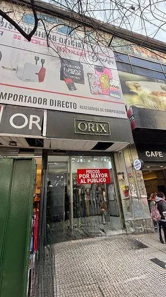 Local . | AV CORRIENTES al 2300 2