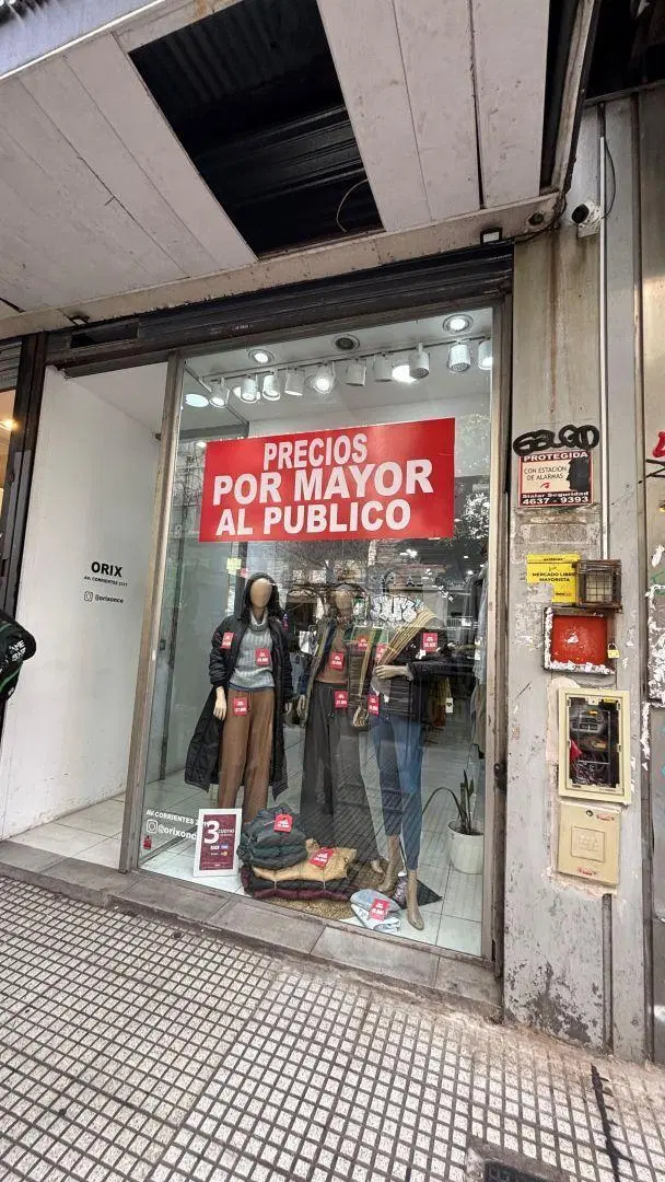 Local . | AV CORRIENTES al 2300 1