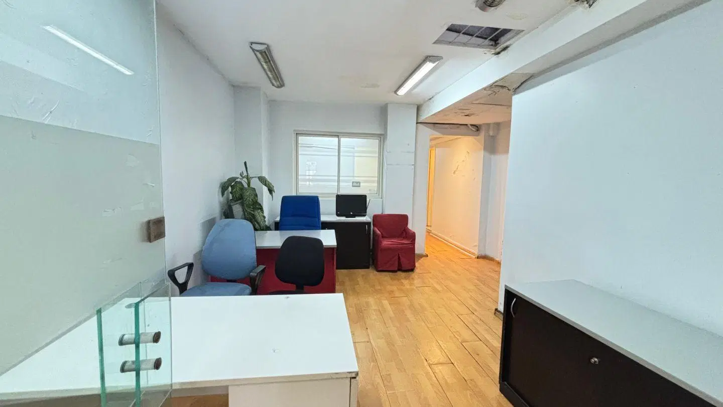 Local . | AV CORDOBA al 1400 4