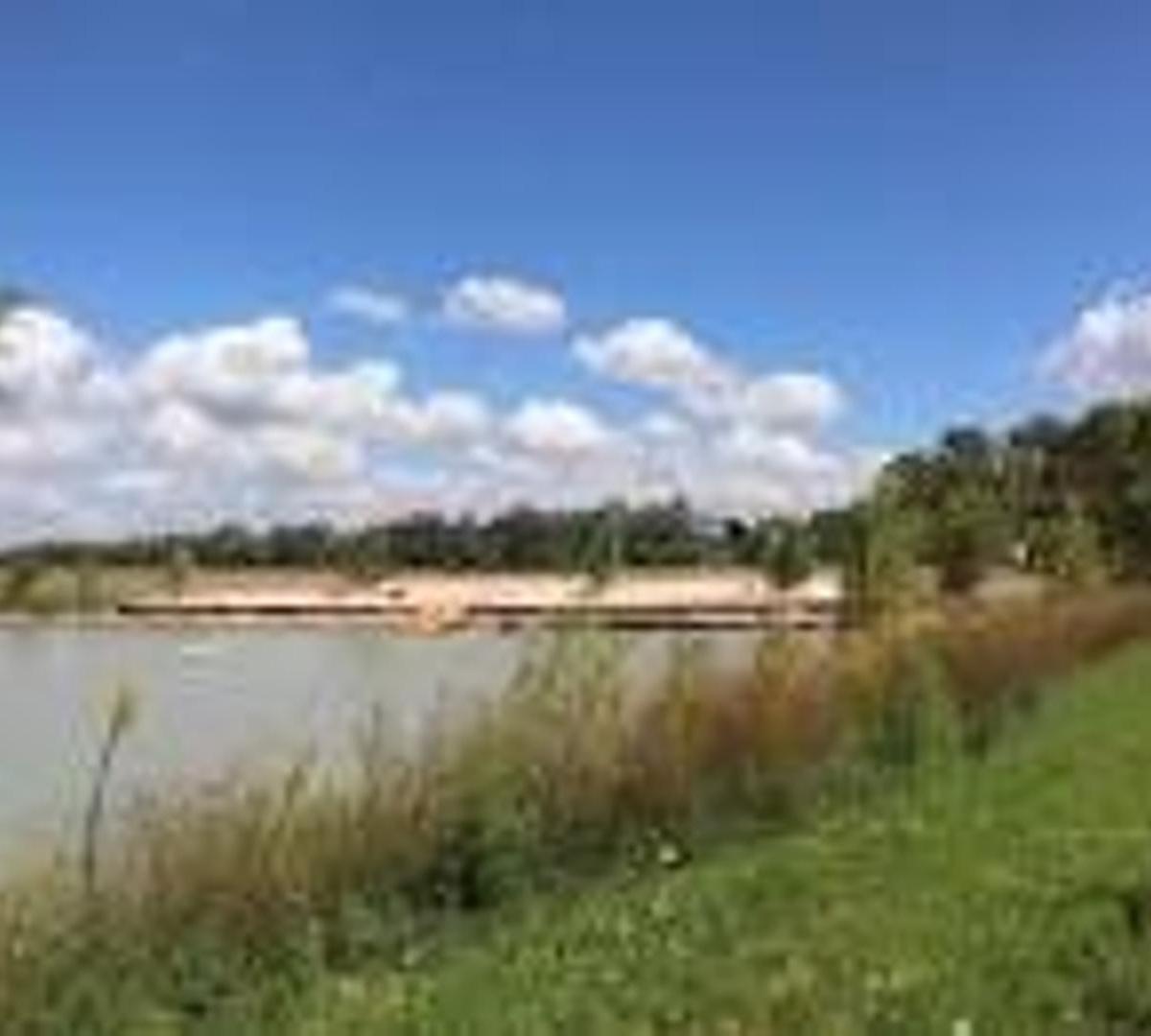Tu refugio natural en Laguna de las Pampas – lote con alma