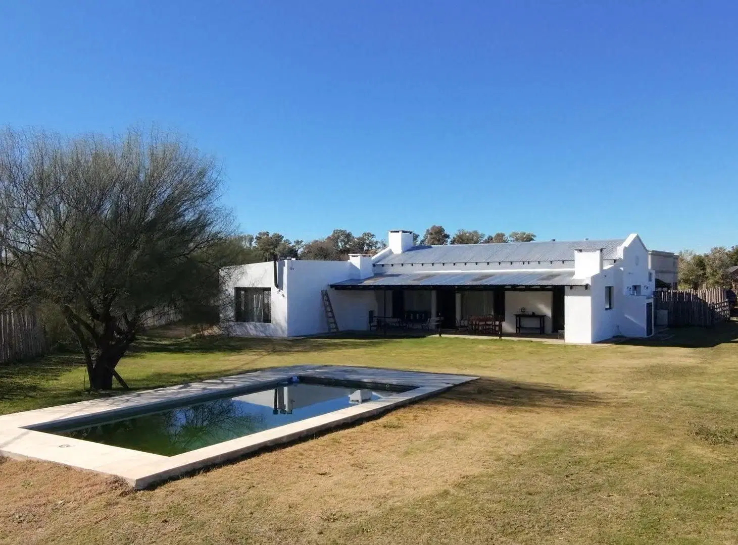 EXCELENTE CASA-QUINTAS DE DUGGAN - 4 dorm - salamandra - vis 3