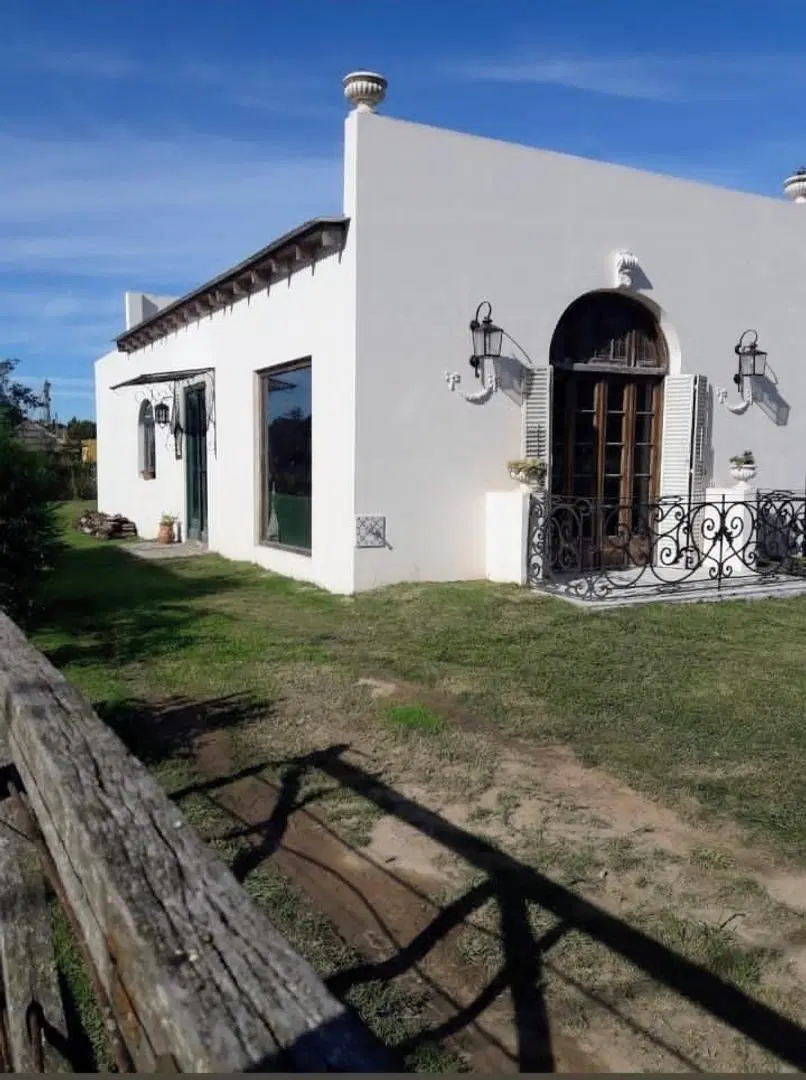 Duggan, casa tipo colonial, 2 dormitorios - parque 1