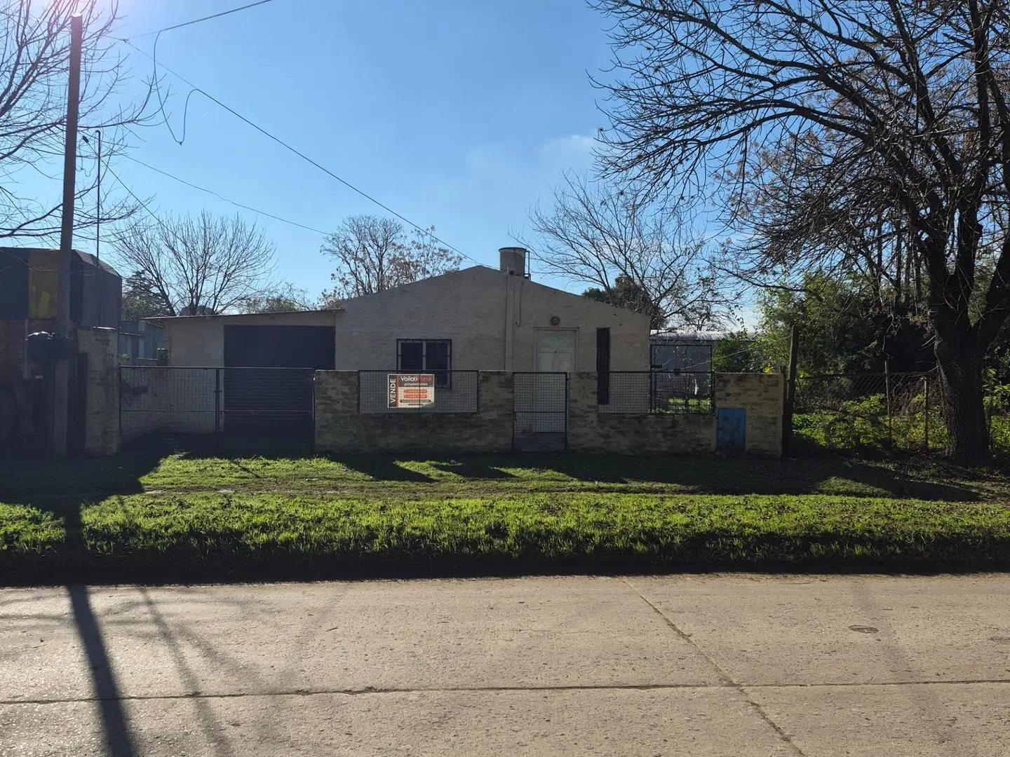 ARECO - Lote de 390 sobre asfalto con casita 5