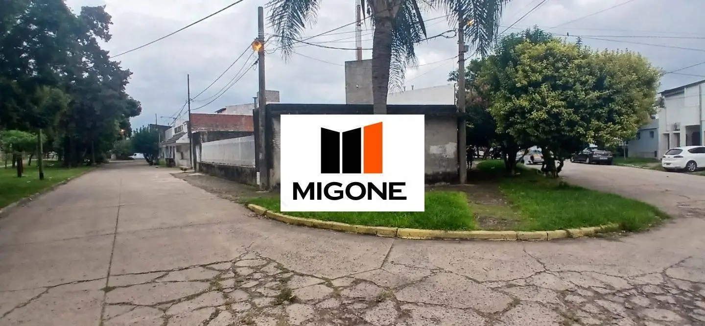 Casa 4 dormitorios. | Regis Martinez al 2900 2