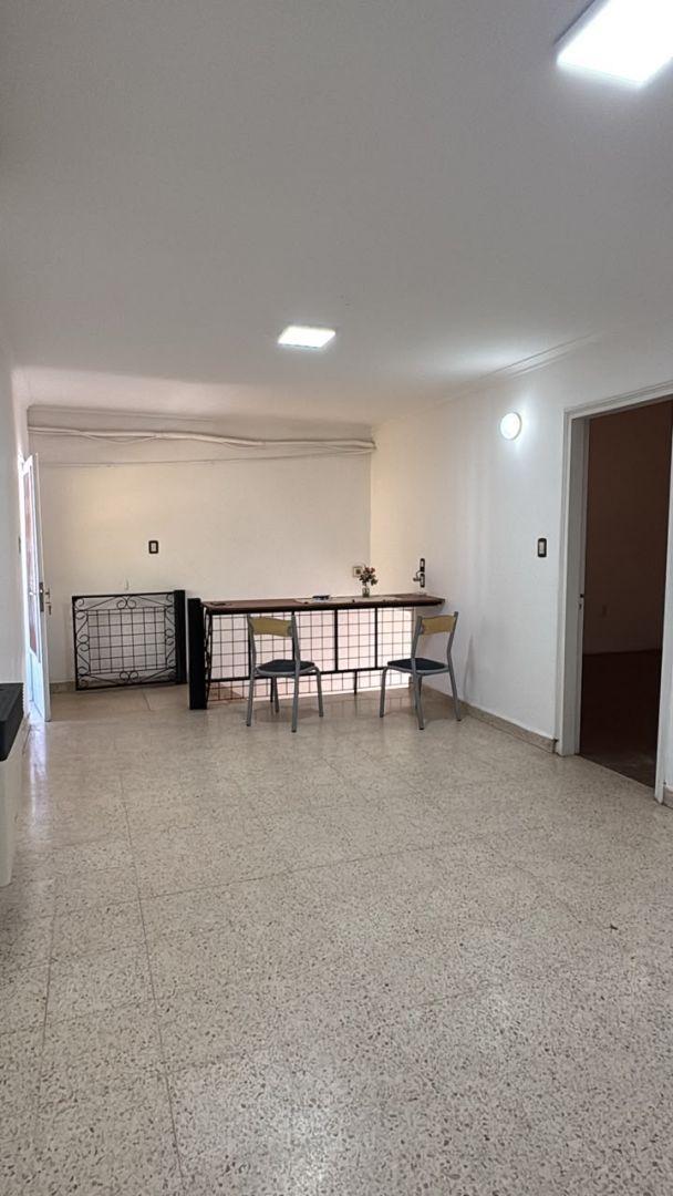 Foto de Departamento 5 ambientes 2 dormitorios. | PASAJE PASTEUR al 3900, imagen 2