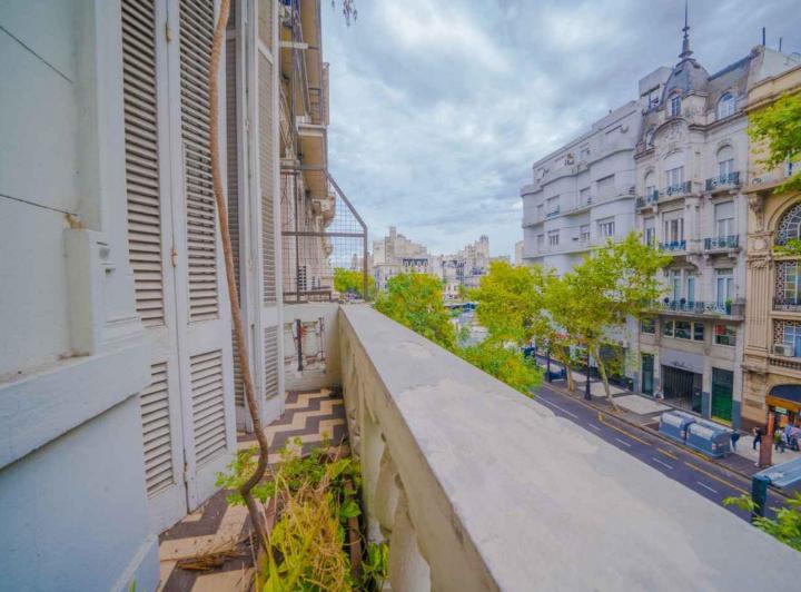 VENTA 5 AMB S/PISO EDIFICIO HISTORICO AV DE MAYO 4