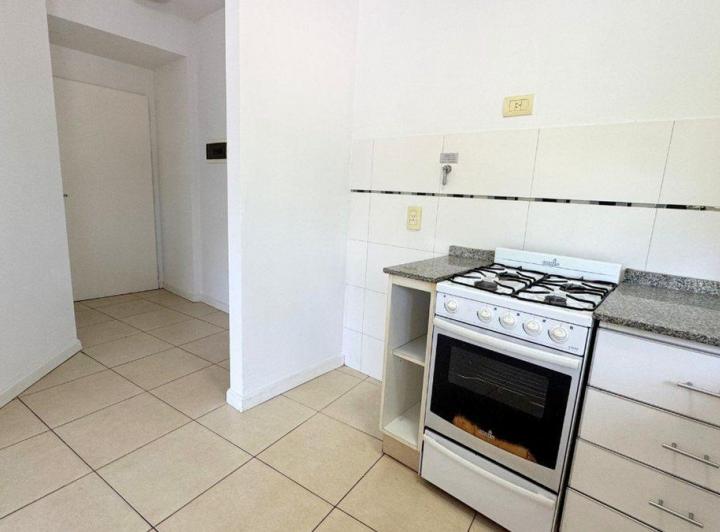 VENTA MONOAMBIENTE BARRACAS C/BALCÓN, MUY LUMINOSO 4