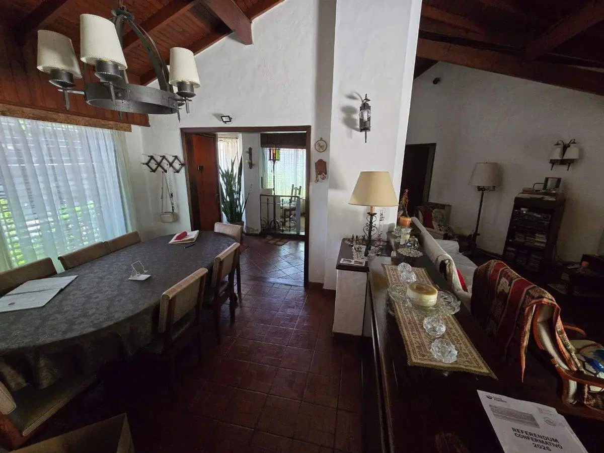 VENTA CASA CON  PARQUE Y PILETA EN PILAR CENTRO 2