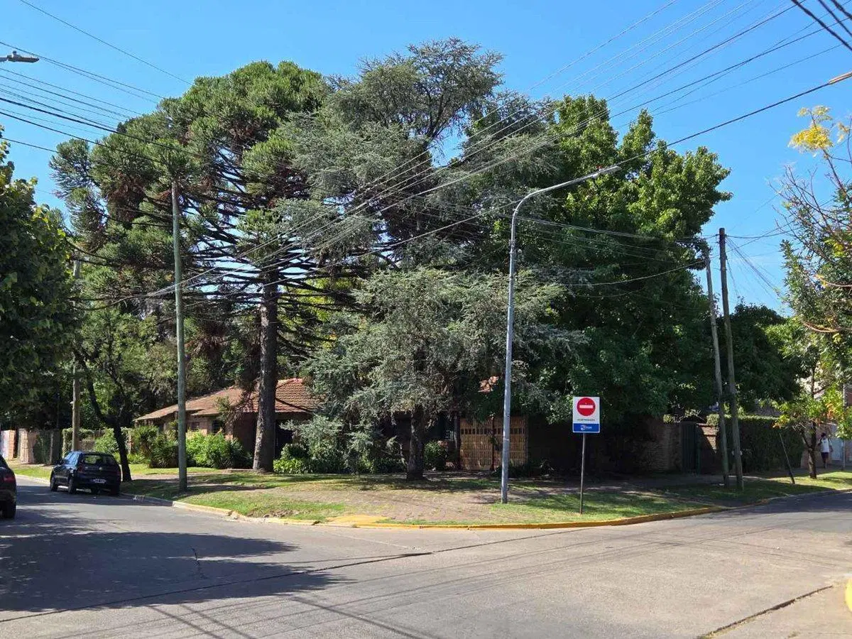 VENTA CASA CON  PARQUE Y PILETA EN PILAR CENTRO 3