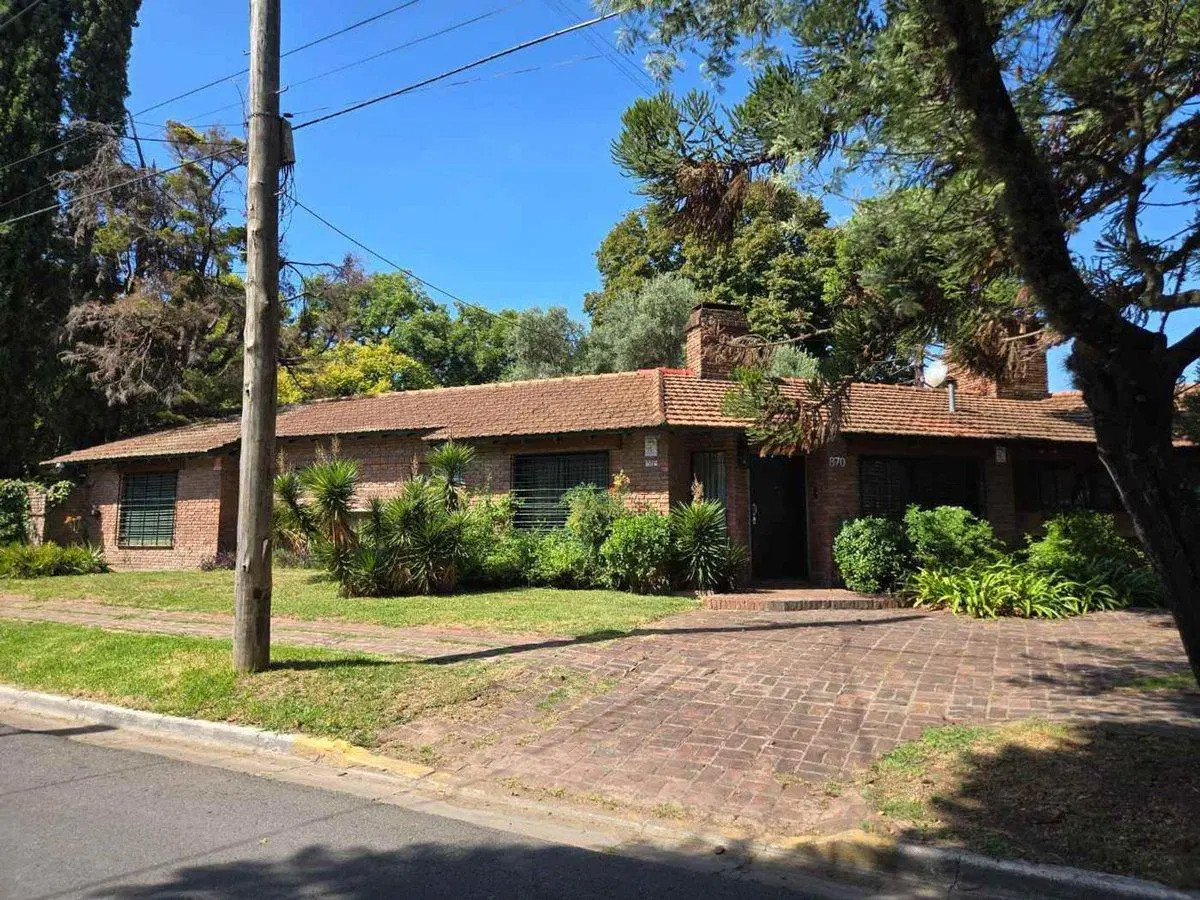 VENTA CASA CON  PARQUE Y PILETA EN PILAR CENTRO 4