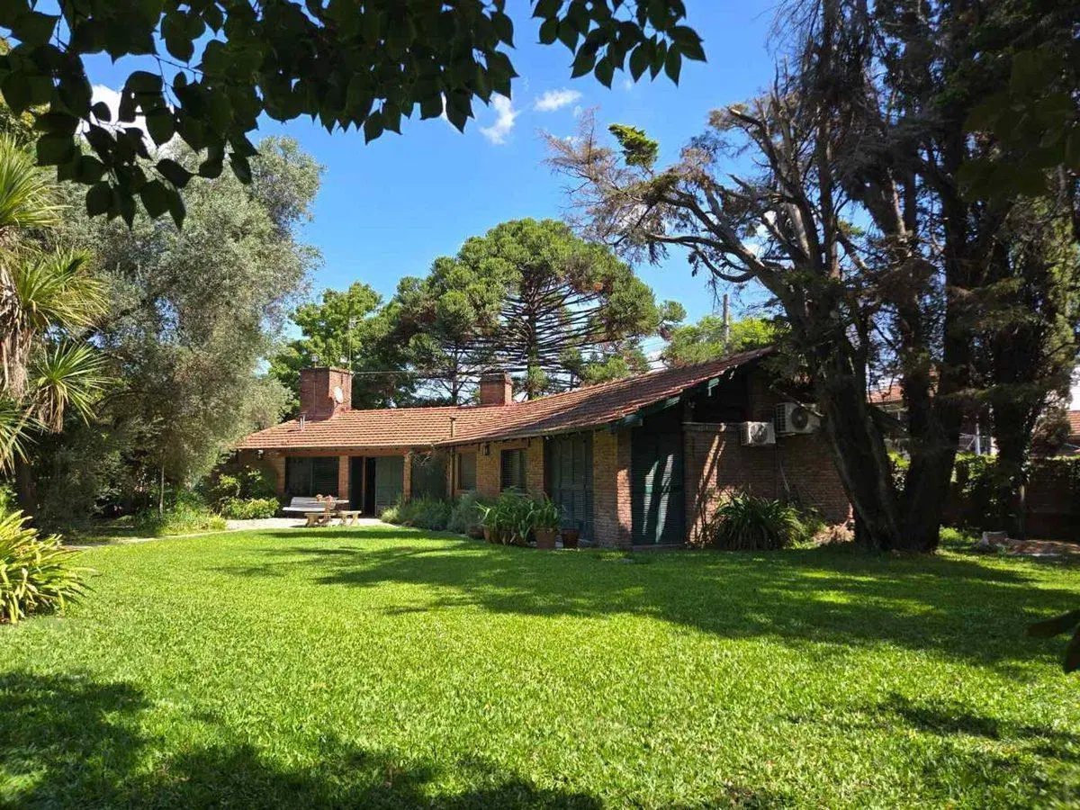 VENTA CASA CON  PARQUE Y PILETA EN PILAR CENTRO 5
