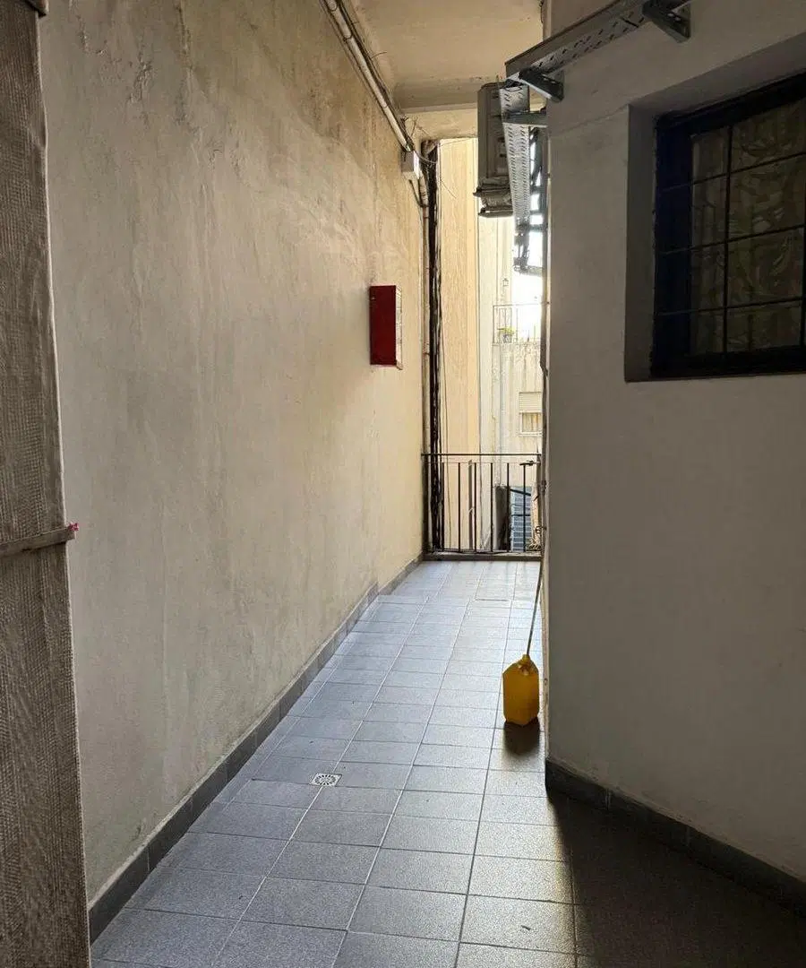 MONOAMBIENTE CON BALCÓN Y ENTREPISO A REFACCIONAR 5