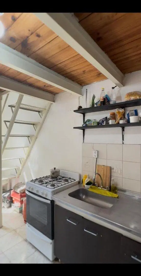 MONOAMBIENTE CON BALCÓN Y ENTREPISO A REFACCIONAR 3