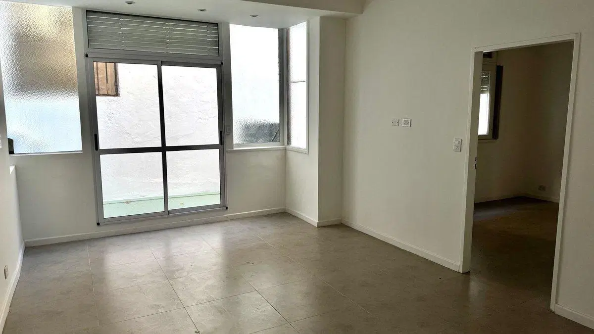Venta - ALMAGRO - 2 Ambientes RECICLADO con patio. 3