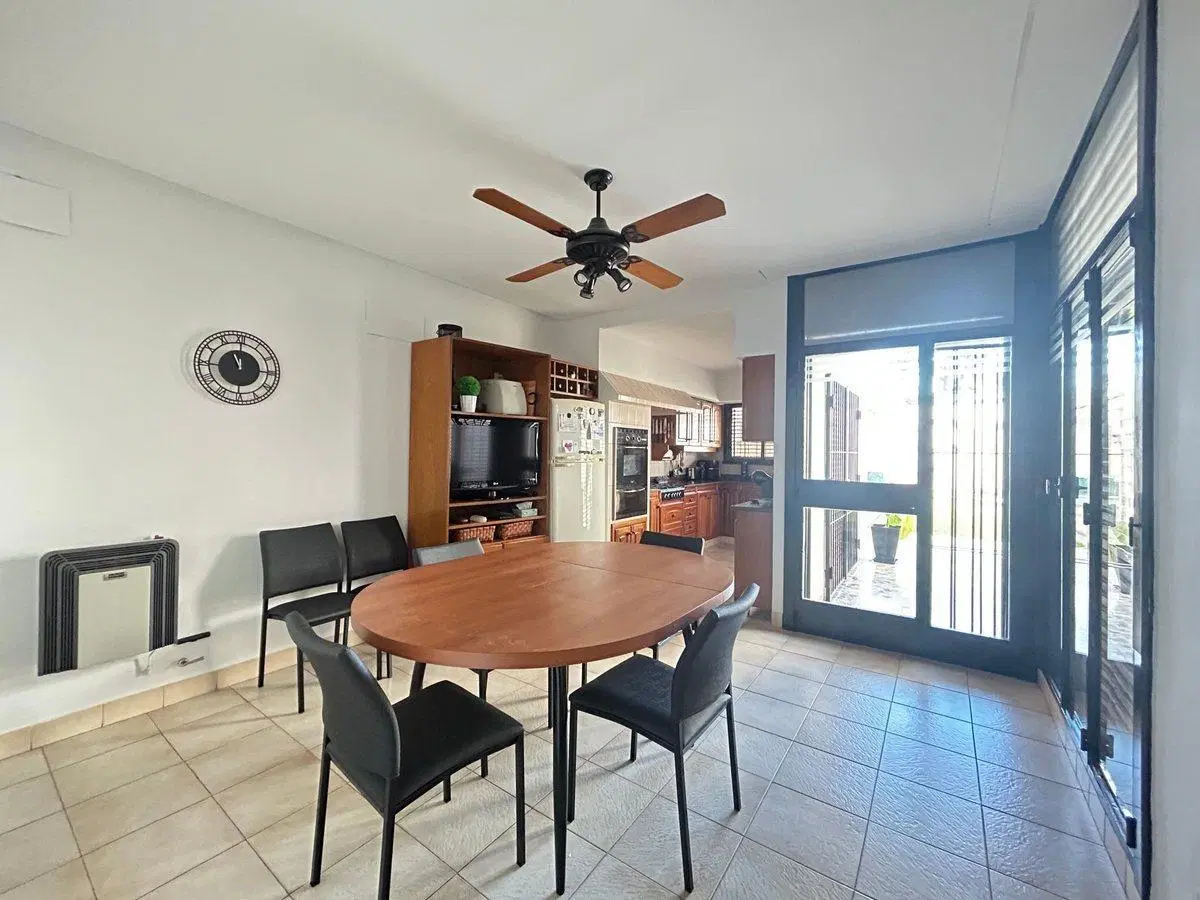 Venta casa 4 ambientes Villa Raffo pileta y jardín 2