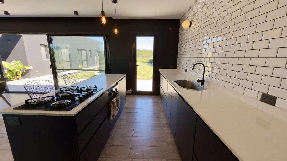 VENTA CASA 5 AMBIENTES EN SAN SEBASTIAN AREA 9 5
