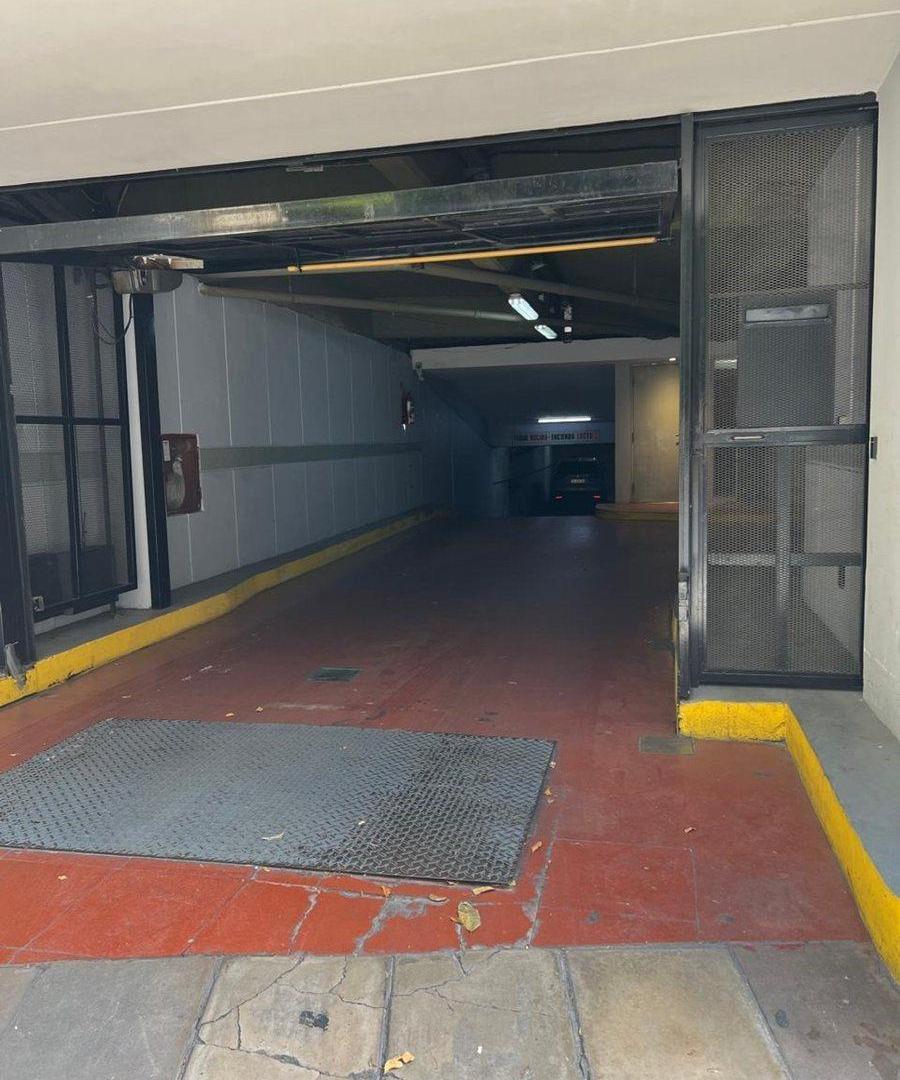 VENTA COCHERA RECOLETA