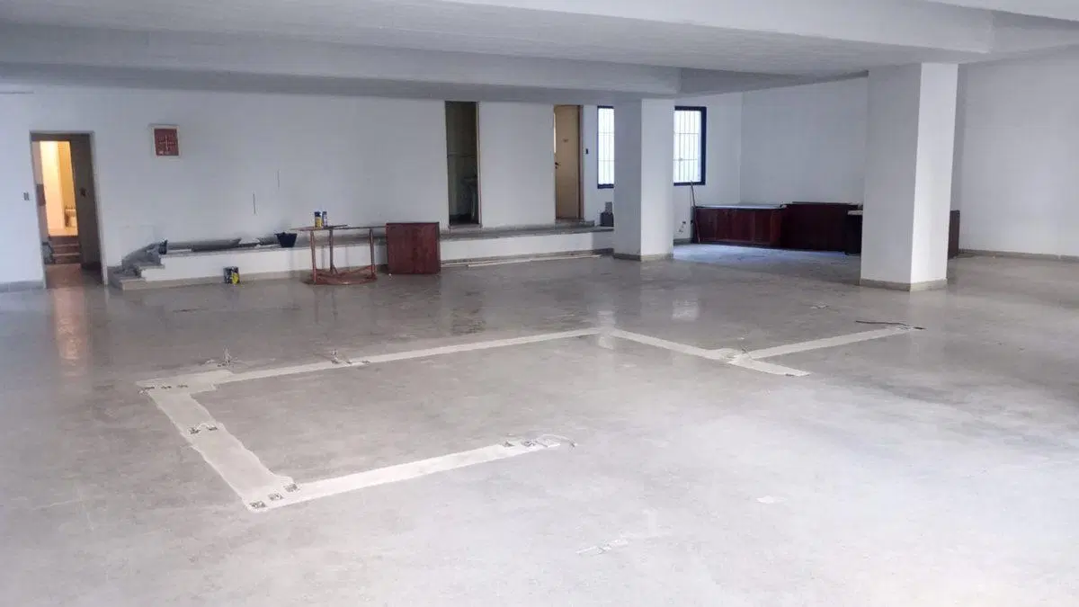 AMPLIO LOCAL A LA CALLE CON OFICINAS EN 1° PISO 3