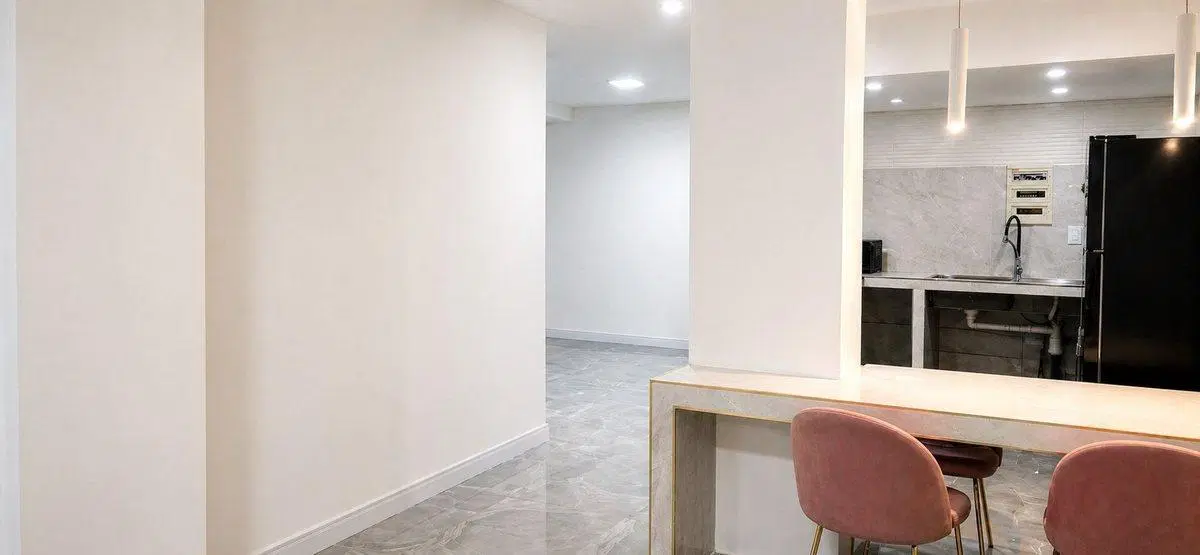 Alquiler Local/ oficina/ consultorio con cochera. 5