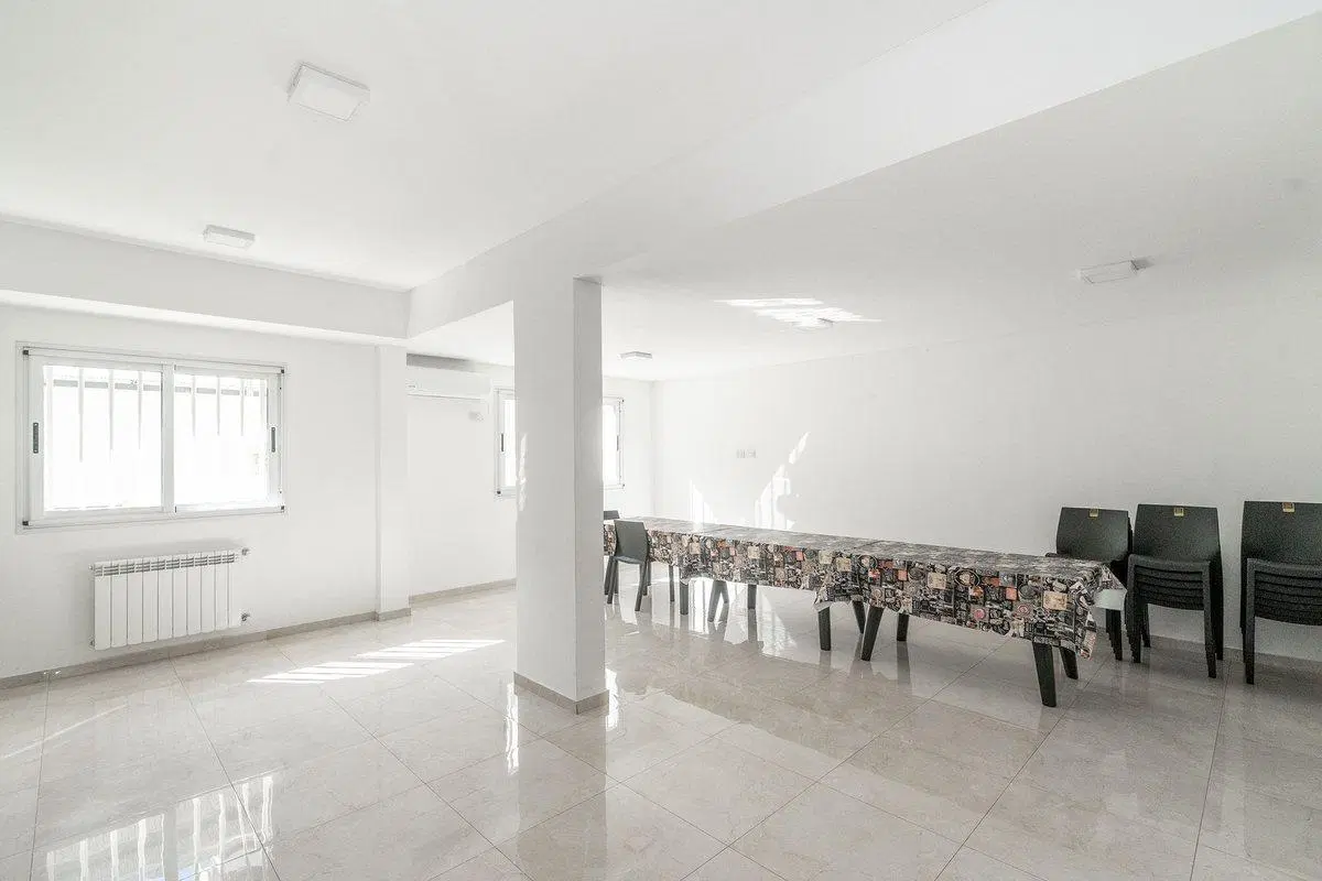 VENTA DEPARTAMENTO A BANFIELD 2 AMB. C/COCHERA 2