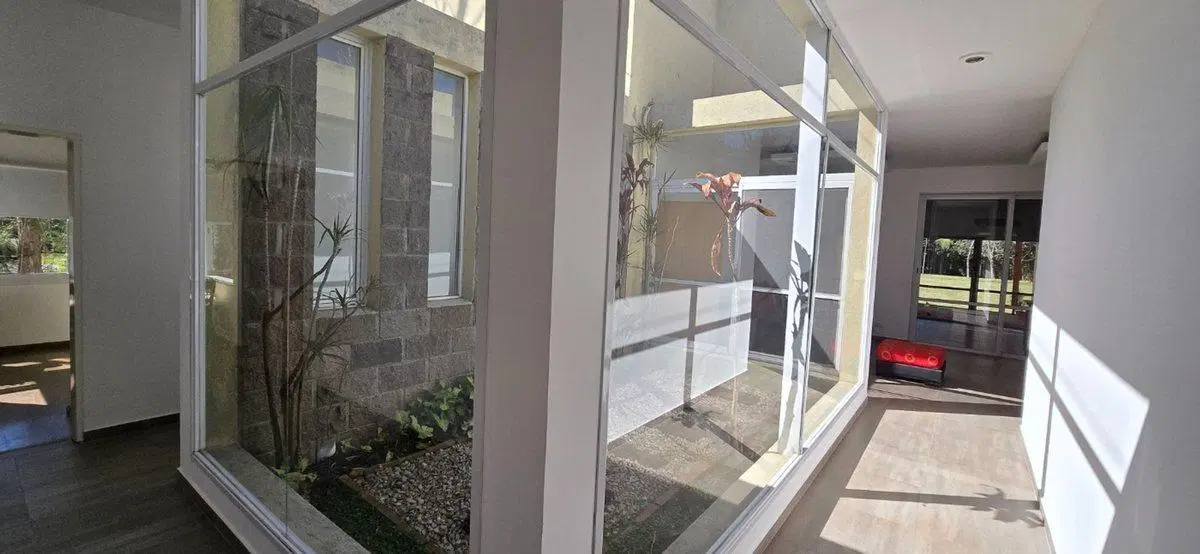 VENTA CASA 6 AMB. CON PILETA PARQUE LAS NACIONES 2