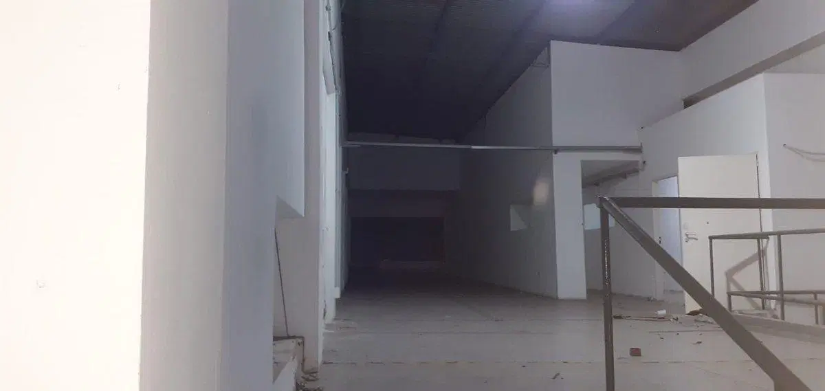 ALQUILER LOCAL COMERCIAL/ DEPOSITO. Moreno 1721 3