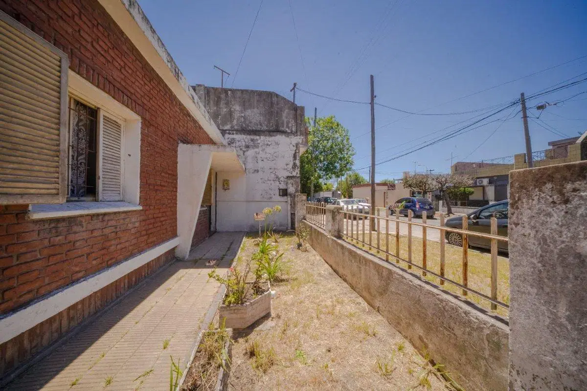 Casa terreno en Ciudadela. AU Oeste y Gral Paz 3