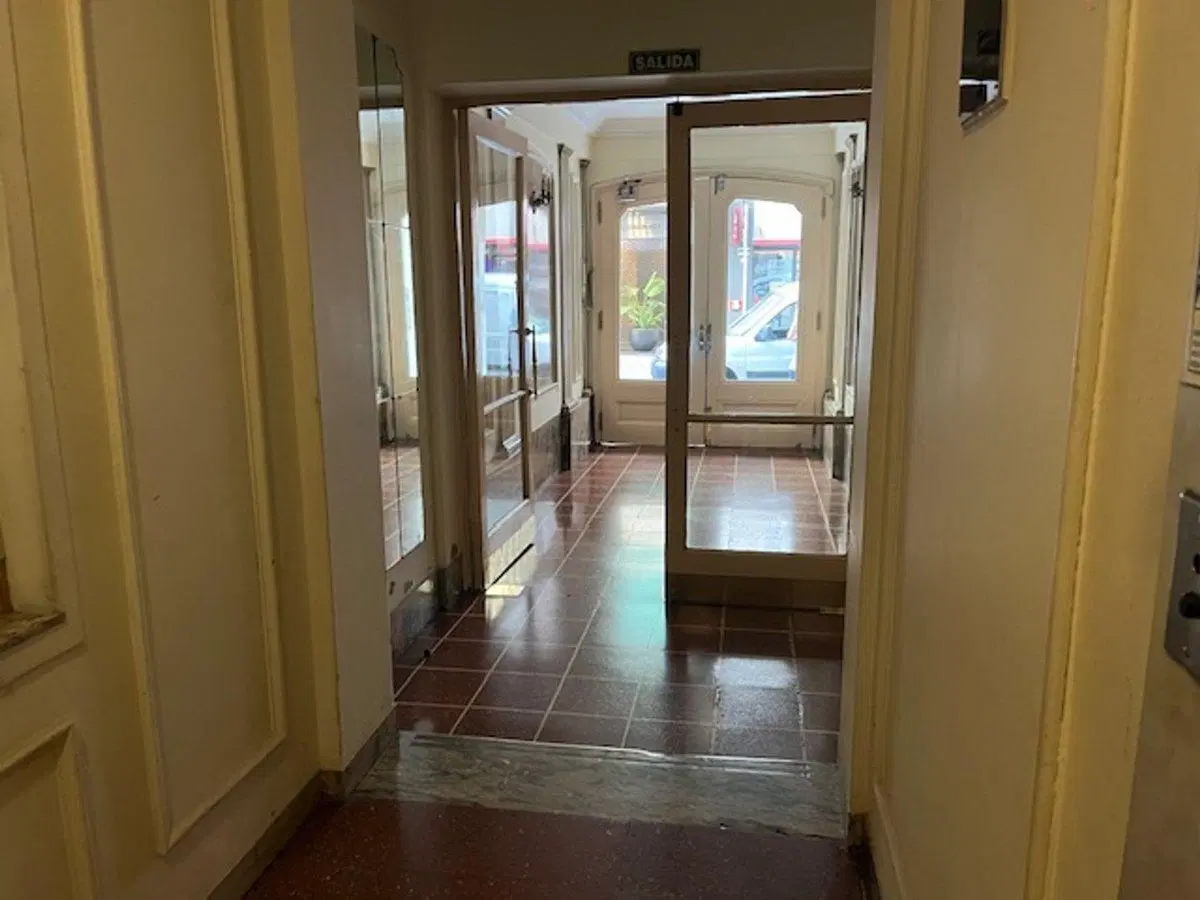 Venta MONOAMBIENTE MUY AMPLIO CASI UN 2 AMB 4