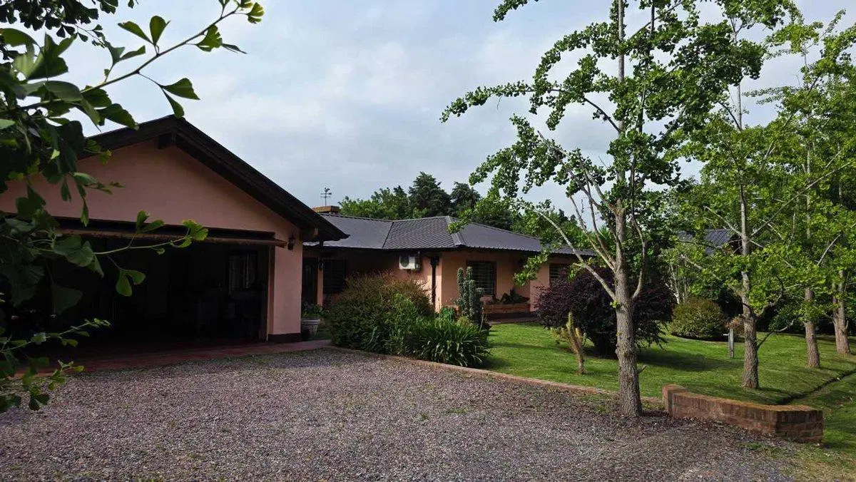 VENTA CASA EN CHACRAS DE OPEN DOOR PILETA GALPON 2