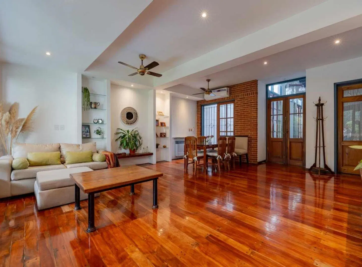 VENTA HERMOSA CASA CON JARDÍN EN VÉLEZ, IMPECABLE! 4