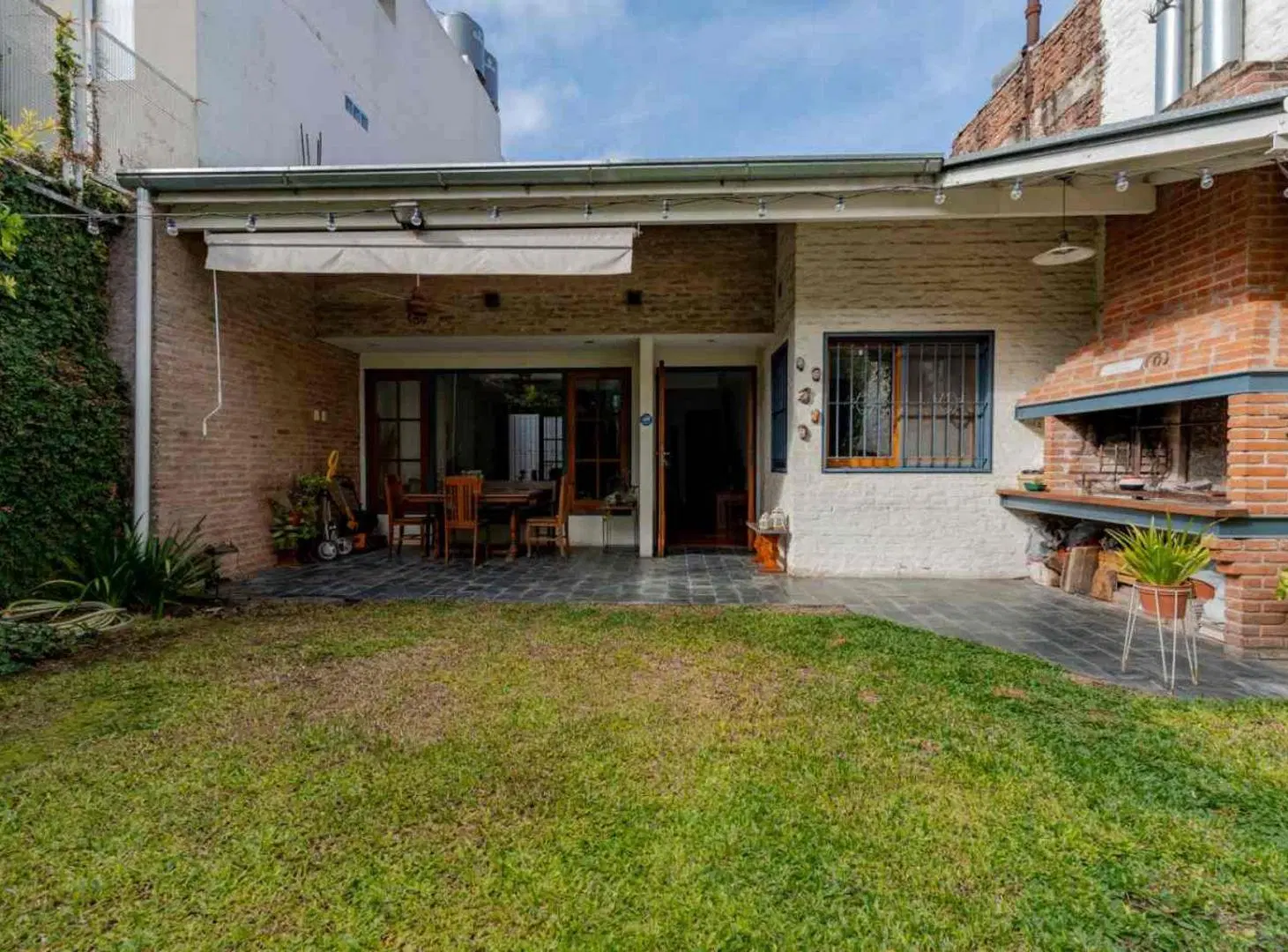 VENTA HERMOSA CASA CON JARDÍN EN VÉLEZ, IMPECABLE! 2