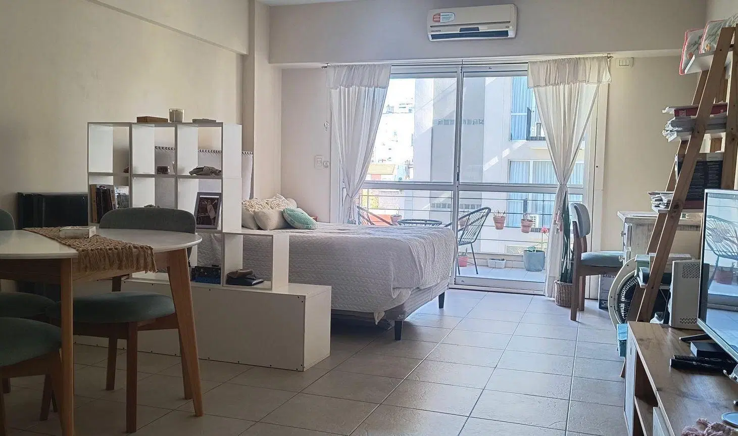 Alquiler hermoso monoambiente c/balcón - Monserrat 2
