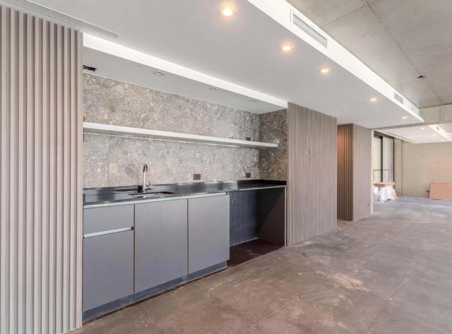 VENTA OFICINA GRAN CATEGORIA BELGRANO PISO 8 4