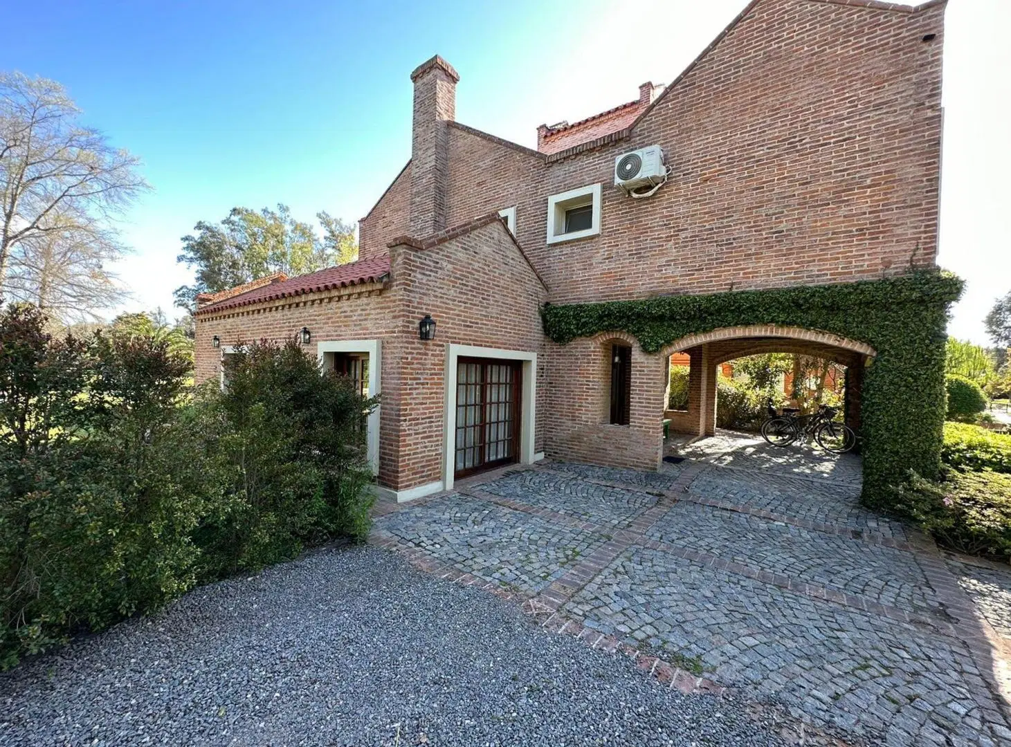 VENTA CASA 4 AMB LAS PRADERAS DE LUJAN 2