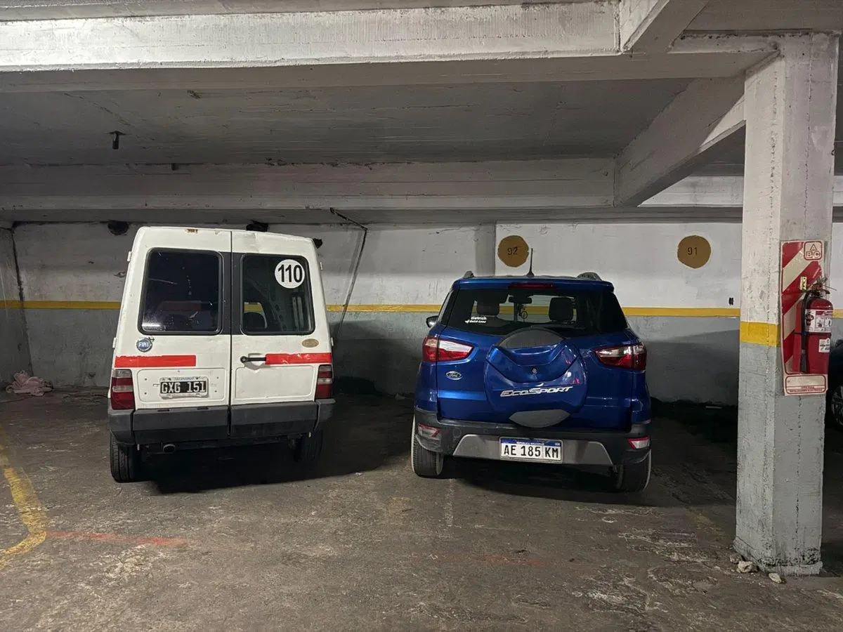 VENTA COCHERA FIJA CUBIERTA BALVANERA FACIL ACCESO 2