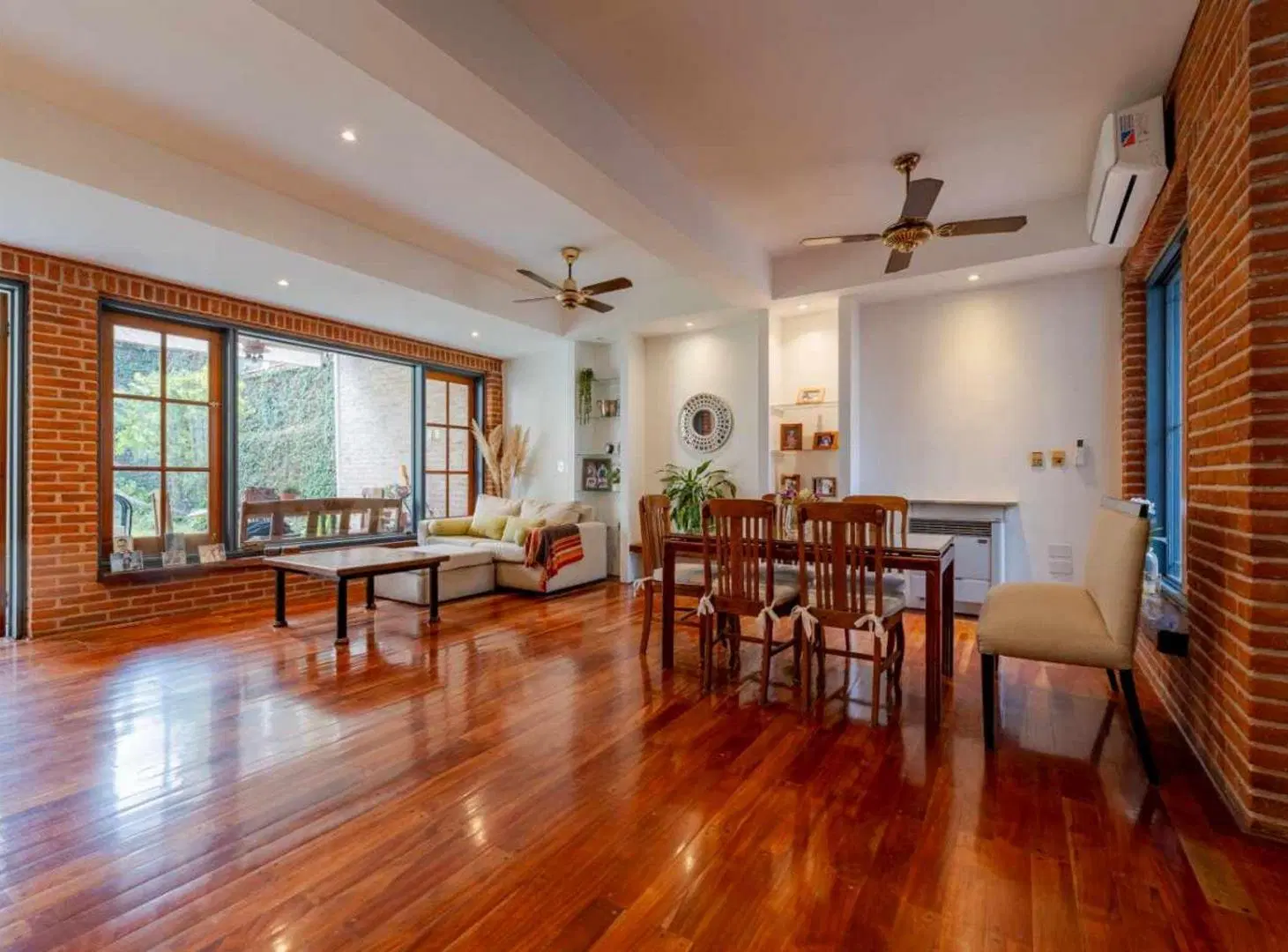 VENTA HERMOSA CASA CON JARDÍN Y PATIO IMPECABLE! 4