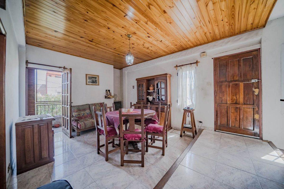 PH primer piso con patio con parrilla y terraza