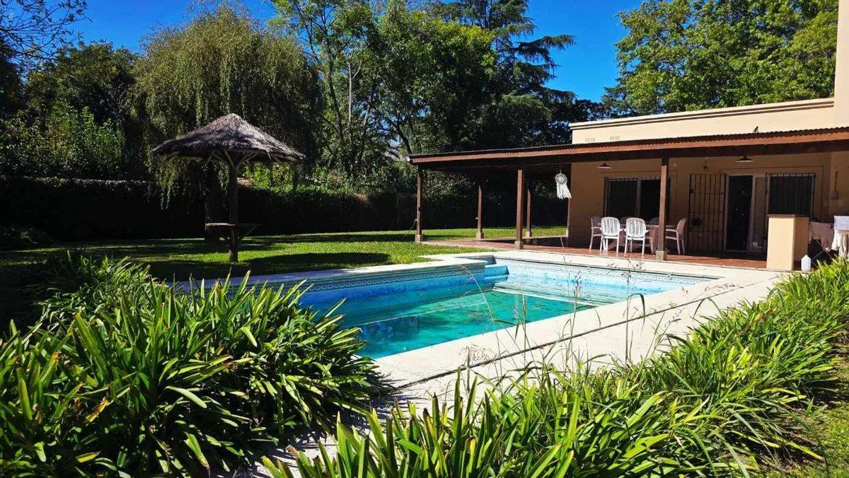 VENTA CASA QUINTA HOSTERIA SUR LUJAN PILETA 2