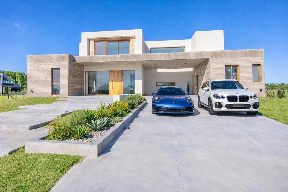 VENTA - CASA A ESTRENAR FRENTE A LA CANCHA DE POLO