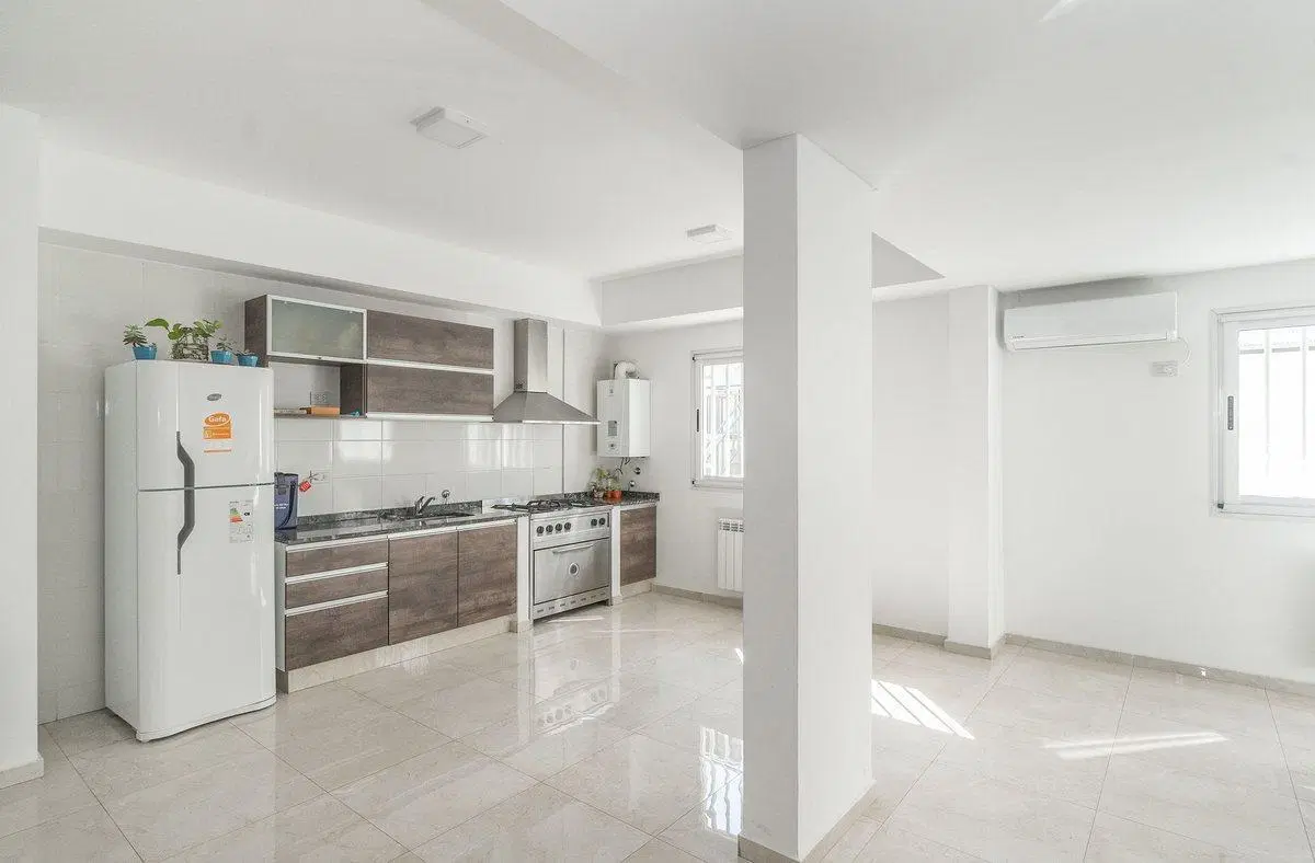 VENTA DEPARTAMENTO 2 AMB. C/ BALCÓN Y COCHERA 5