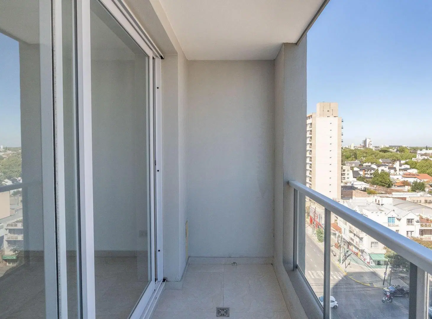 VENTA DEPARTAMENTO 2 AMB. C/ BALCÓN Y COCHERA 2