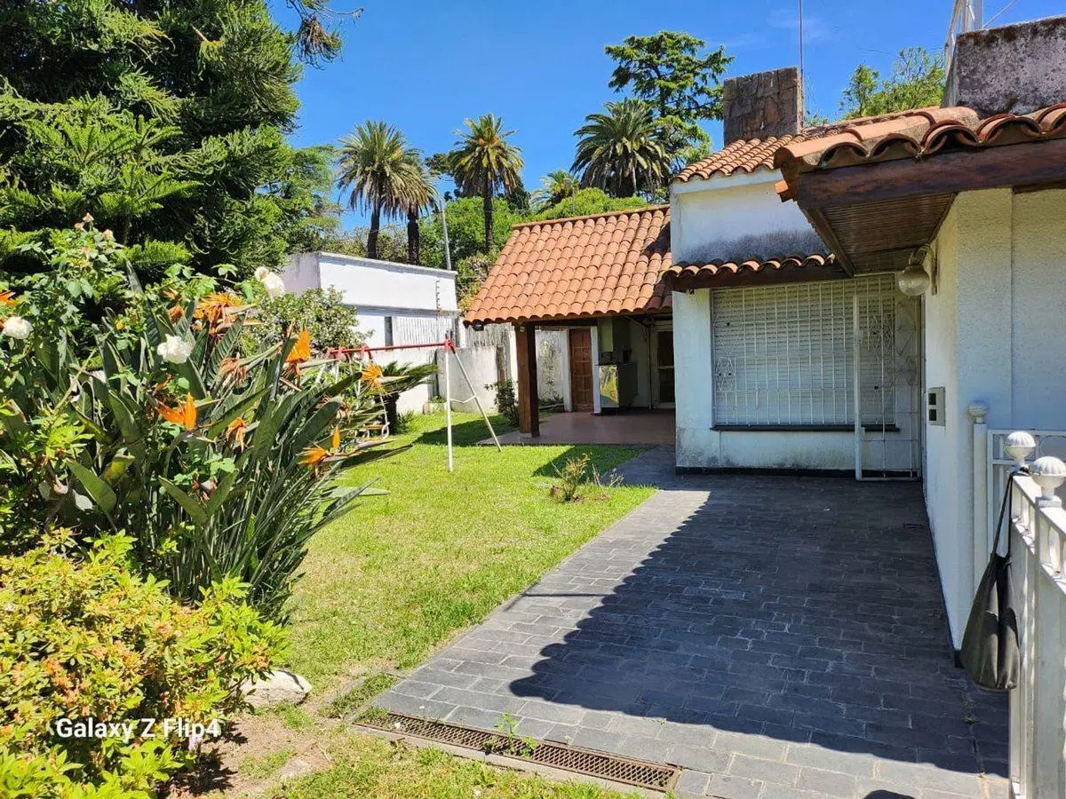CASA TIPO CHALET CON PILETA Y QUINCHO 5