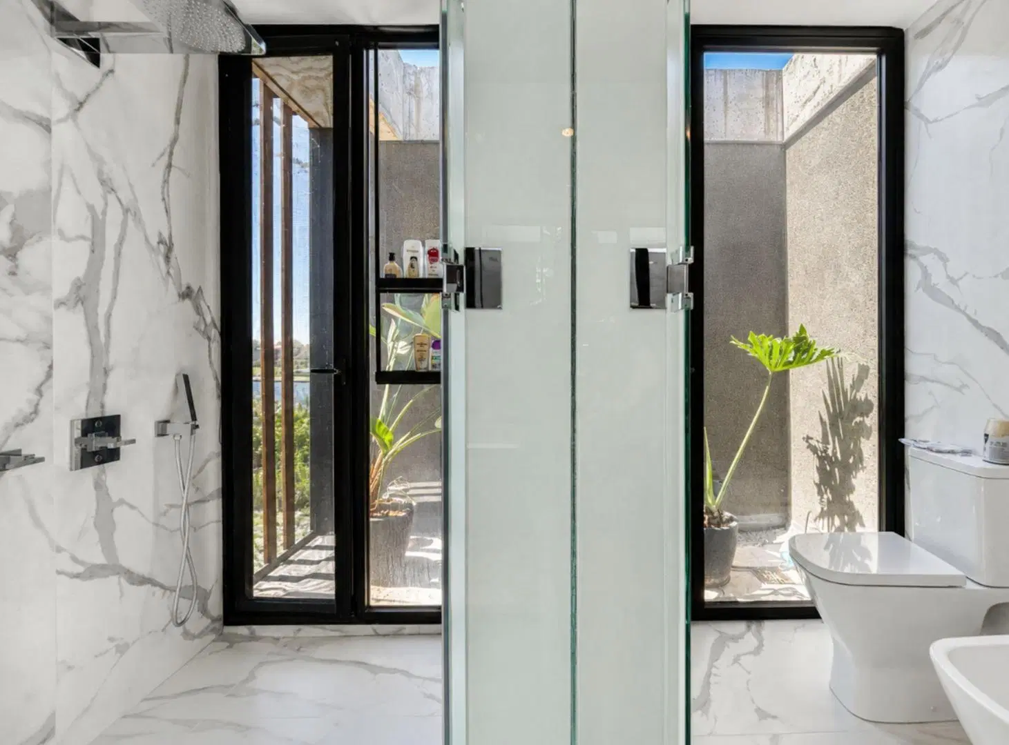 VENTA CASA A LA LAGUNA MUELLES PUERTOS DEL LAGO 5